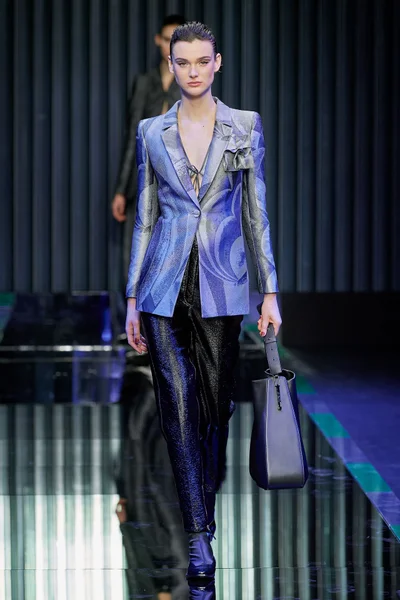 Look 10